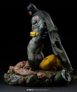 Batman: The Dark Knight Returns Sixth Scale Diorama By Iron Studios