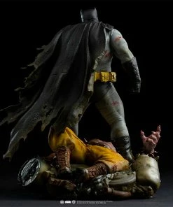 Batman: The Dark Knight Returns Sixth Scale Diorama By Iron Studios