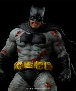 Batman: The Dark Knight Returns Sixth Scale Diorama By Iron Studios