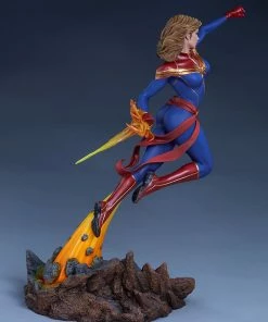 Captain Marvel Statue By Sideshow Collectibles Avengers Assemble Avengers Earth's Heroes