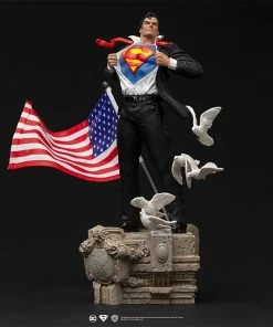 Clark Kent Deluxe 1:10 Scale Statue By Iron Studios Art Scale 1:10 - DC Comics Superman