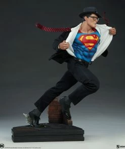 Superman™: Call To Action Premium Format™ Figure By Sideshow Collectibles