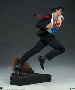 Superman™: Call To Action Premium Format™ Figure By Sideshow Collectibles