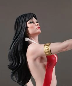 Dynamic Entertainment Vampirella Jose Gonzalez Statue By Dynamite Entertainment 50th Anniversary - 1:6 Scale